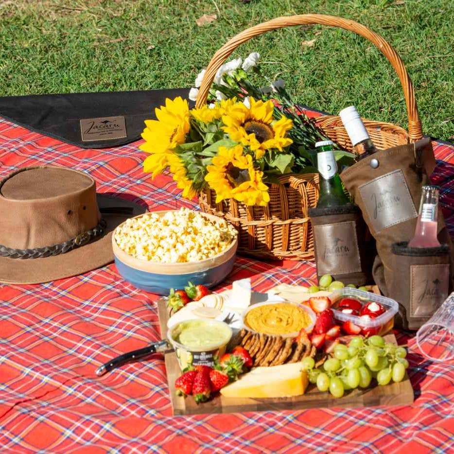 Jacaru 8003XL Giant Oilskin Picnic Blanket — 195 x 145cm Water-Resistant Rug with Tartan Flannelette Lining — image 4