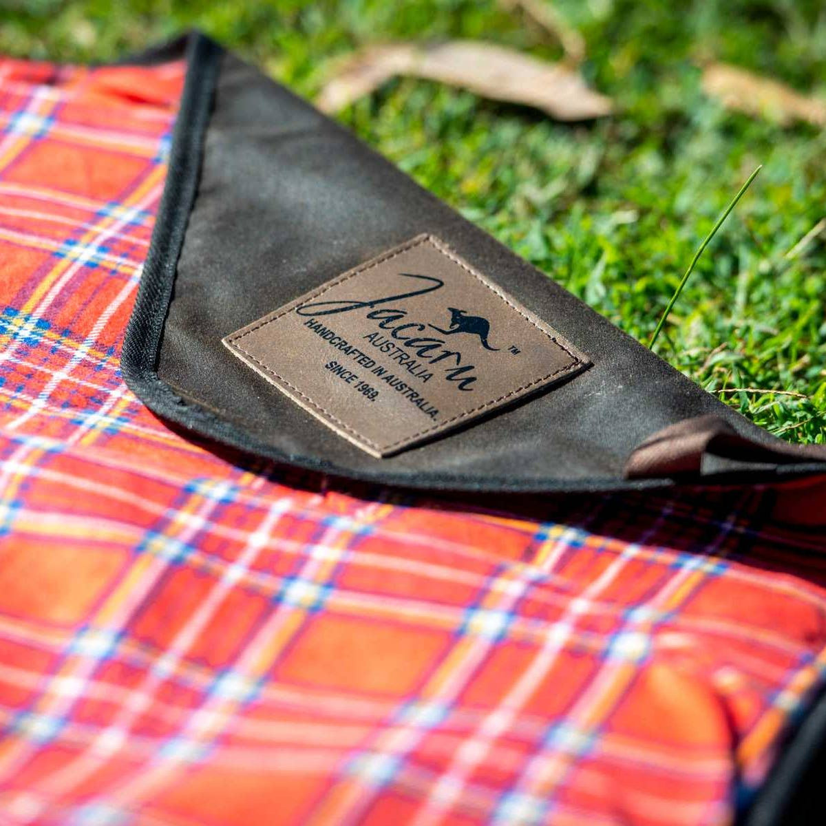 Jacaru 8003XL Giant Oilskin Picnic Blanket — 195 x 145cm Water-Resistant Rug with Tartan Flannelette Lining — image 3
